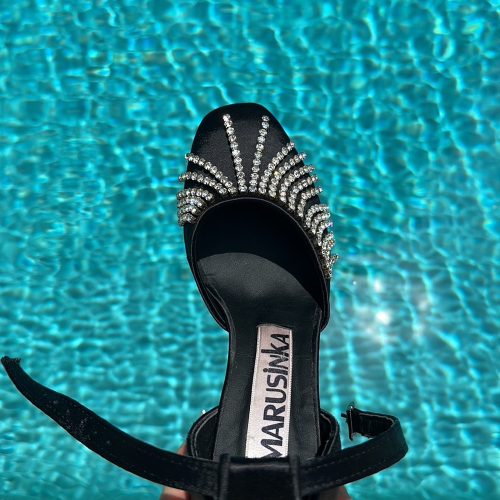 🆕 Crystal Embellished Sandals - Picture 5 of 8